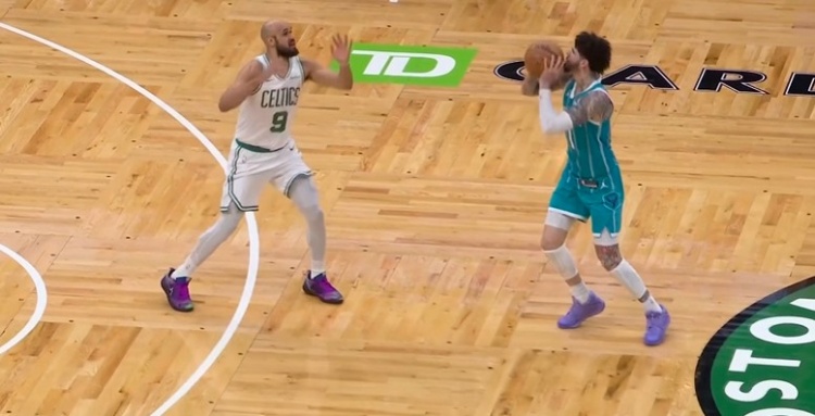 皇冠体育登录入口-险些回场！拉梅洛·鲍尔弧顶后撤步 超远三分洞穿篮心