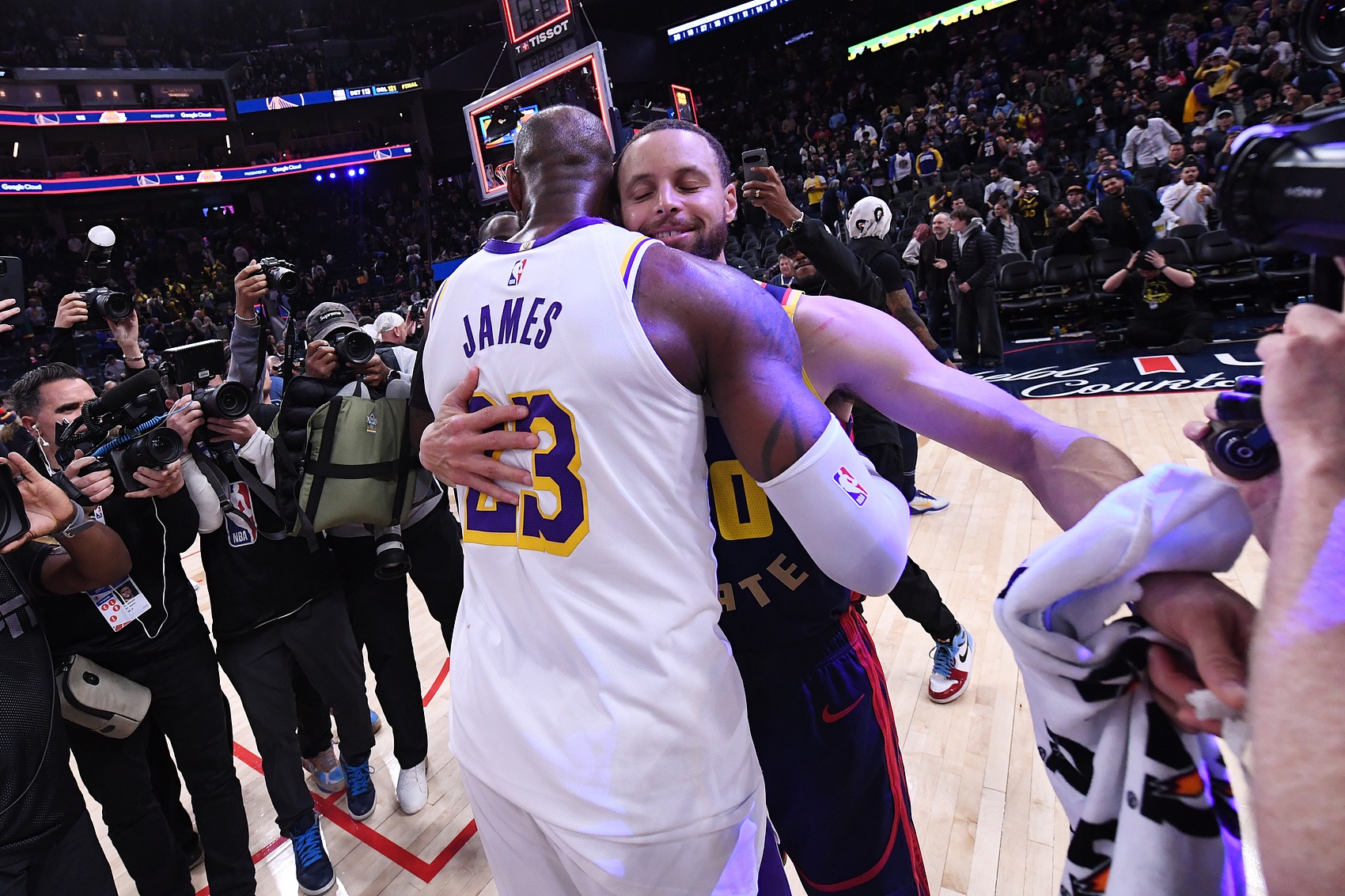 皇冠体育登录入口-Spears：休赛期肯定会有强援加入勇士的 无论是字母哥或者詹姆斯